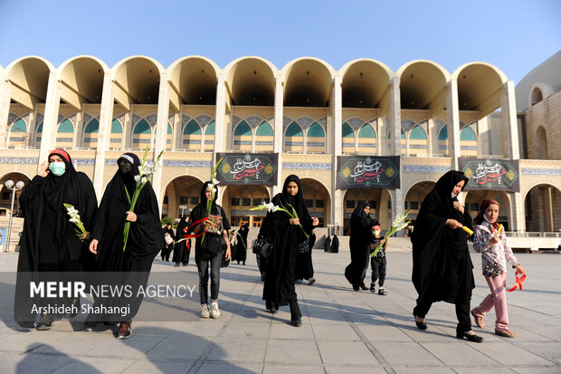 آئین بدرقه زائران و خادمان راهپیمایی جهانی اربعین بعد ازظهر امروز پنجشنبه ۱۰شهریور ۱۴۰۱در مصلی تهران برگزار شد