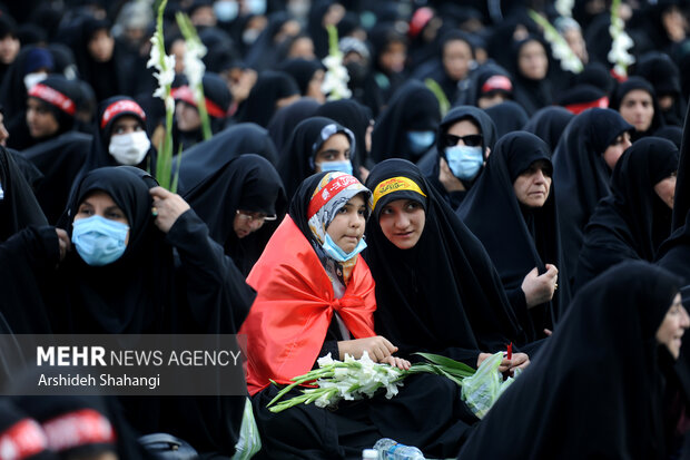 آئین بدرقه زائران و خادمان راهپیمایی جهانی اربعین بعد ازظهر امروز پنجشنبه ۱۰شهریور ۱۴۰۱در مصلی تهران برگزار شد