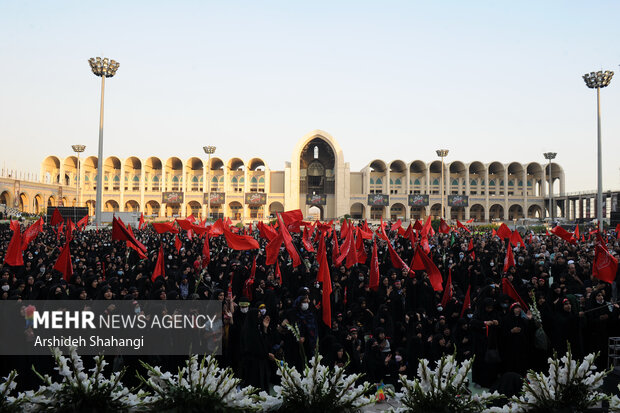 آئین بدرقه زائران و خادمان راهپیمایی جهانی اربعین بعد ازظهر امروز پنجشنبه ۱۰شهریور ۱۴۰۱در مصلی تهران برگزار شد