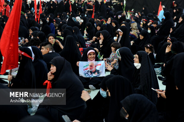 آئین بدرقه زائران و خادمان راهپیمایی جهانی اربعین بعد ازظهر امروز پنجشنبه ۱۰شهریور ۱۴۰۱در مصلی تهران برگزار شد