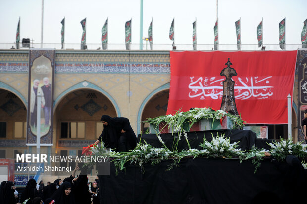 آئین بدرقه زائران و خادمان راهپیمایی جهانی اربعین بعد ازظهر امروز پنجشنبه ۱۰شهریور ۱۴۰۱در مصلی تهران برگزار شد