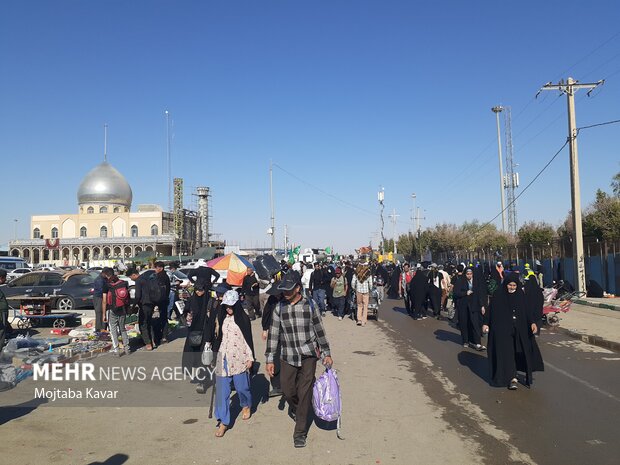 بازگشت زوار از مرز مهران