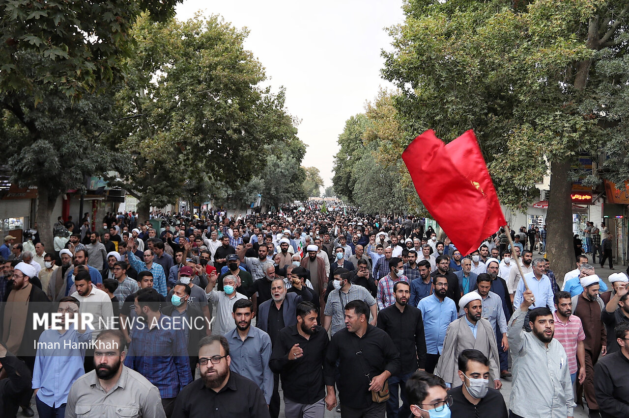 تجمع خودجوش مردم همدان در اعتراض به حوادث اخیر