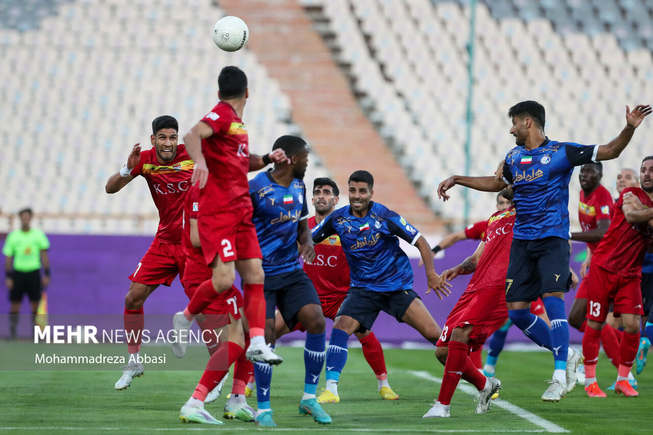 دیدار تیم‌های فوتبال استقلال تهران و فولاد خوزستان در هفته هشتم لیگ برتر باشگاههای کشور با نتیجه یک بر یک به پایان رسید