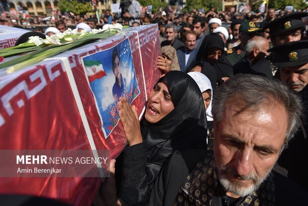 تشییع شهدای حمله تروریستی به حرم شاهچراغ(ع) در شیراز