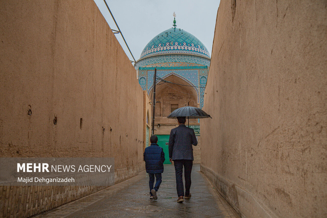 نخستین باران پاییزی در شهر جهانی