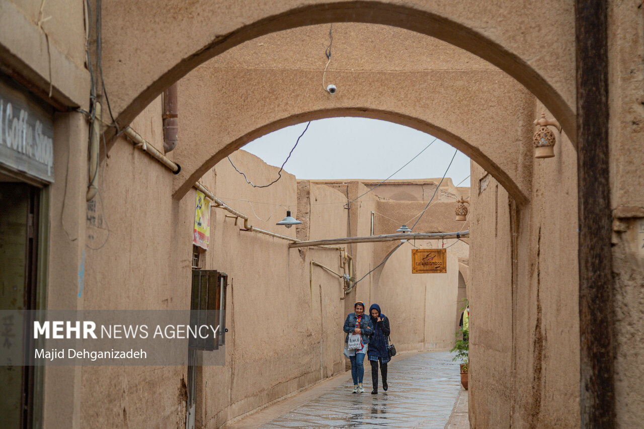 نخستین باران پاییزی در شهر جهانی