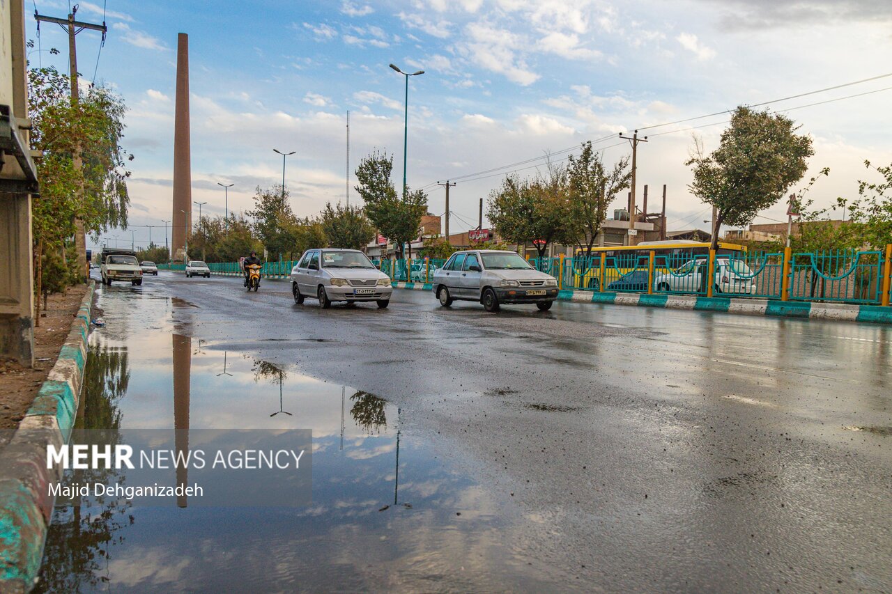 نخستین باران پاییزی در شهر جهانی