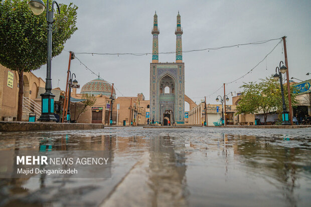 نخستین باران پاییزی در شهر جهانی