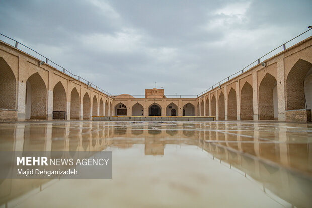 نخستین باران پاییزی در شهر جهانی