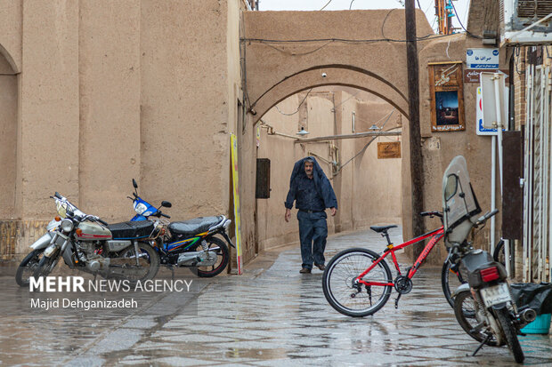 نخستین باران پاییزی در شهر جهانی