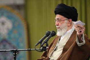 امام خامنه‌ای: بیانیه سال ۶۷ امام، فقط برای بسیجیان دهه ۶۰ نیست/ بچه‌های تیم ملی فوتبال چشم ملت ما را روشن کردند