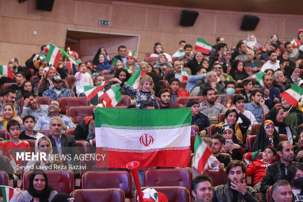 تیم ملی فوتبال ایران در آخرین دیدار مرحله مقدماتی گروه B بیست و دومین دوره جام جهانی از ساعت ۲۲:۳۰ دقیقه امروز سه شنبه در ورزشگاه الثمامه به مصاف تیم ملی آمریکا رفت که این بازی با برتری یک بر صفر آمریکا به پایان رسید