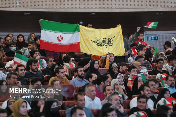 تیم ملی فوتبال ایران در آخرین دیدار مرحله مقدماتی گروه B بیست و دومین دوره جام جهانی از ساعت ۲۲:۳۰ دقیقه امروز سه شنبه در ورزشگاه الثمامه به مصاف تیم ملی آمریکا رفت که این بازی با برتری یک بر صفر آمریکا به پایان رسید