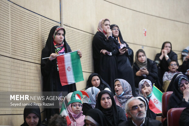 تیم ملی فوتبال ایران در آخرین دیدار مرحله مقدماتی گروه B بیست و دومین دوره جام جهانی از ساعت ۲۲:۳۰ دقیقه امروز سه شنبه در ورزشگاه الثمامه به مصاف تیم ملی آمریکا رفت که این بازی با برتری یک بر صفر آمریکا به پایان رسید