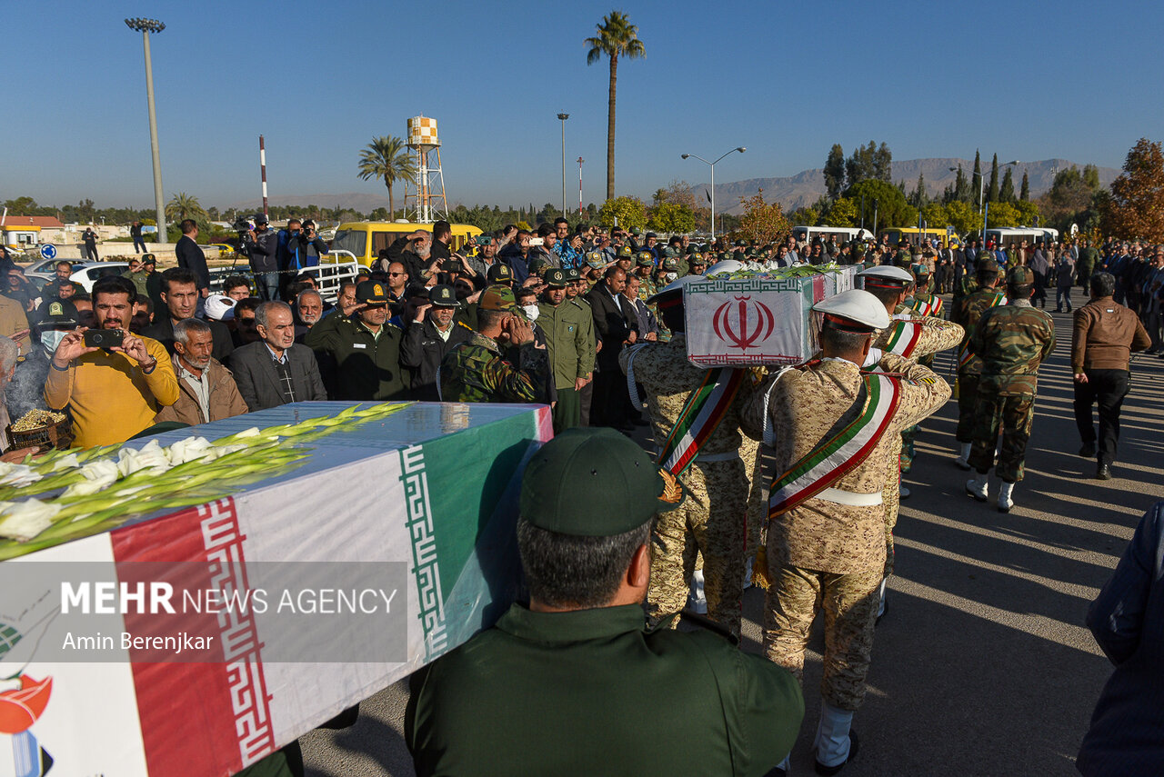 استقبال از پیکر ۱۰ «شهید» دوران دفاع مقدس