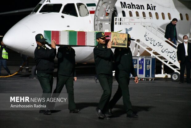 استقبال از پیکر ۶ «شهید» دوران دفاع مقدس