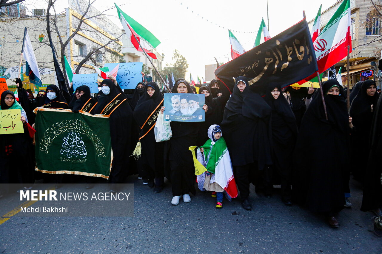 راهپیمایی بانوان قمی در حمایت از حجاب