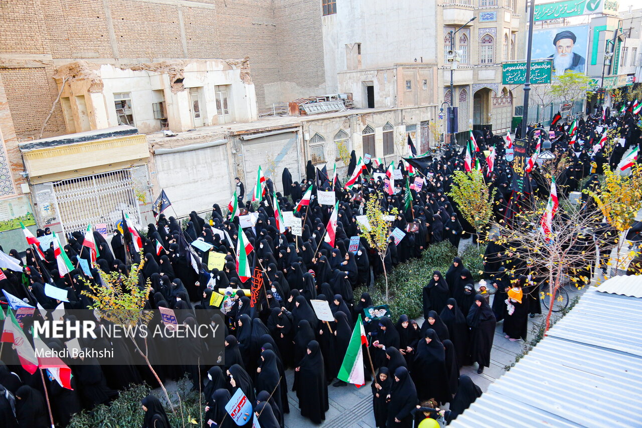 راهپیمایی بانوان قمی در حمایت از حجاب