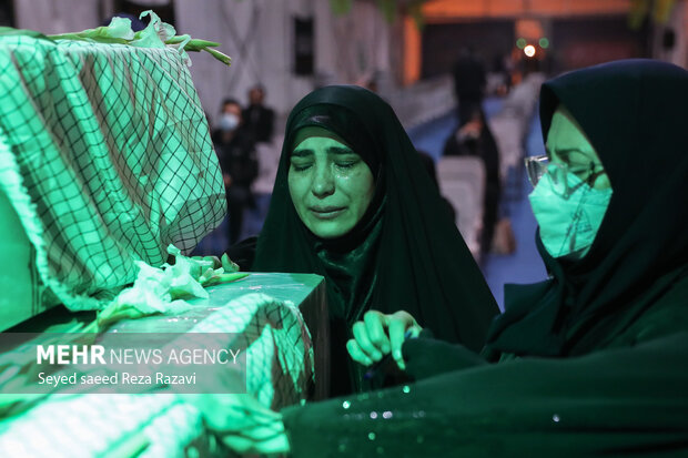 مراسم وداع با پیکر پاک و مطهر دویست شهید گمنام دوران دفاع مقدس همزمان با شب شهادت حضرت فاطمه (سلام الله علیها) و مقارن با ایام شهادت سپهبد شهید حاج قاسم سلیمانی و روز جهانی مقاومت با حضور خانواده‌های معظم شهدا، و عاشقان شهدا شامگاه امروز دوشنبه ۵ دی ماه ۱۴۰۱ در موزه ملی انقلاب اسلامی و دفاع مقدس برگزار شد