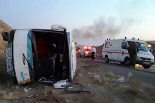 واژگونی اتوبوس در اردبیل/ ۱۰ مسافر مصدوم شدند و ۳ نفر جان باختند