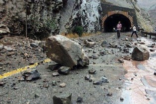 امداد رسانی به ۱۲ حادثه دیده در تونل اتوبان تهران شمال