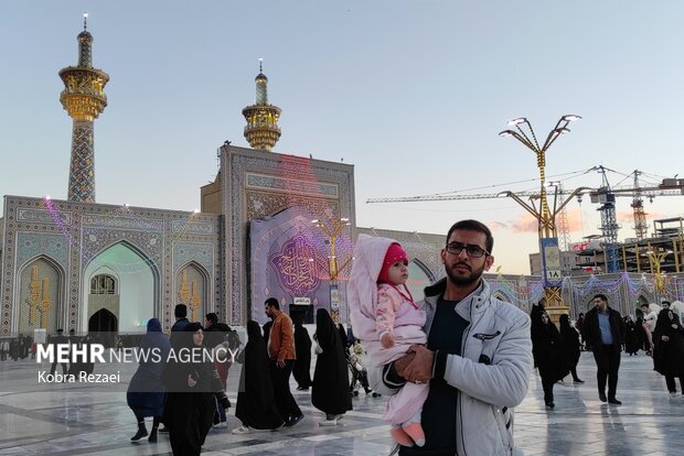 حال و هوای حرم رضوی در شام میلاد امیرالمؤمنین