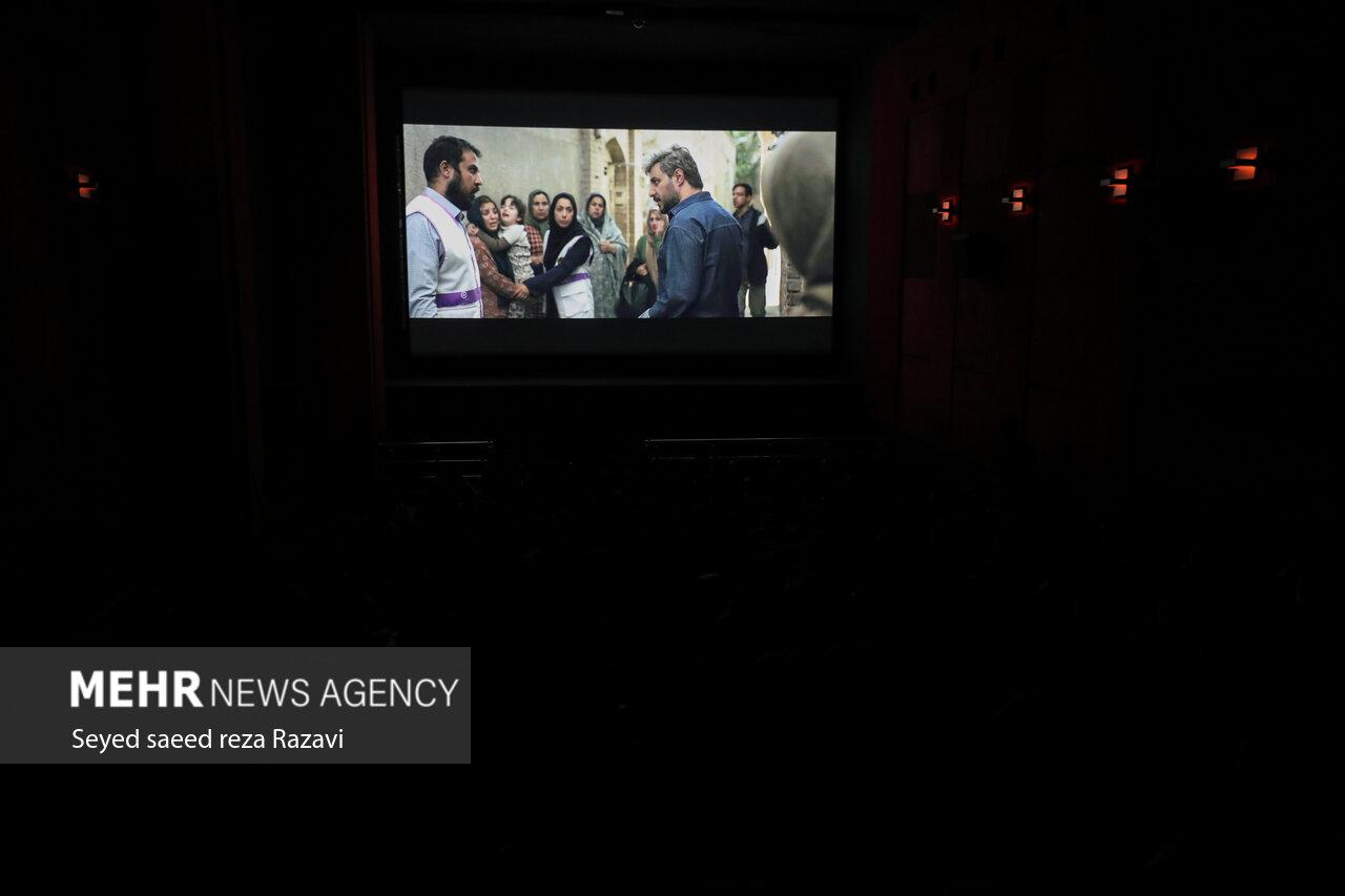 سینما‌های جشنواره فجر چهل و یکم با استقبال مردمی که به تماشای فیلم‌های این دوره از جشنواره نشستند روبرو شد