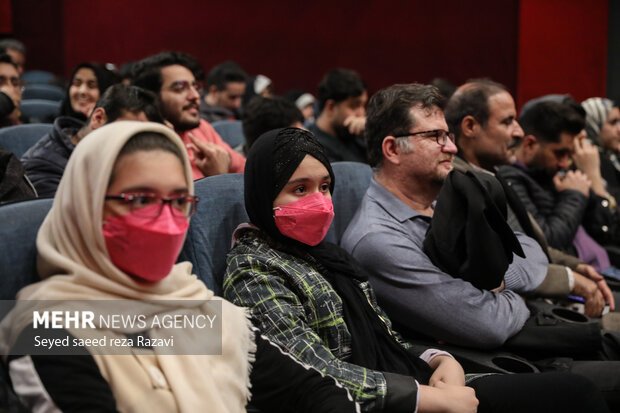 سینما‌های جشنواره فجر چهل و یکم با استقبال مردمی که به تماشای فیلم‌های این دوره از جشنواره نشستند روبرو شد