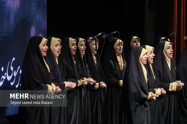 در اولین روز برگزاری جشنواره سی و هشتمین جشنواره موسیقی فجر، با اجرای گروه‌های سرود دختران انقلاب با اجرای قطعه "ایرانداخت" و "تسبیح بارون"، گروه نسل سلیمانی با اجرای قطعه "ایرانم"، گروه شمیم یاس با اجرای قطعه " خدا" و "کبوترانه"، و اجرای قطعه " عیدانه" شامگاه امروز جمعه ۲۸ بهمن ماه ۱۴۰۱ در فرهنگسرای ارسباران تهران برگزار شد