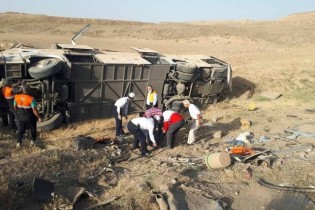 یک کشته و ۴۸ مصدوم در تصادف سواری با اتوبوس