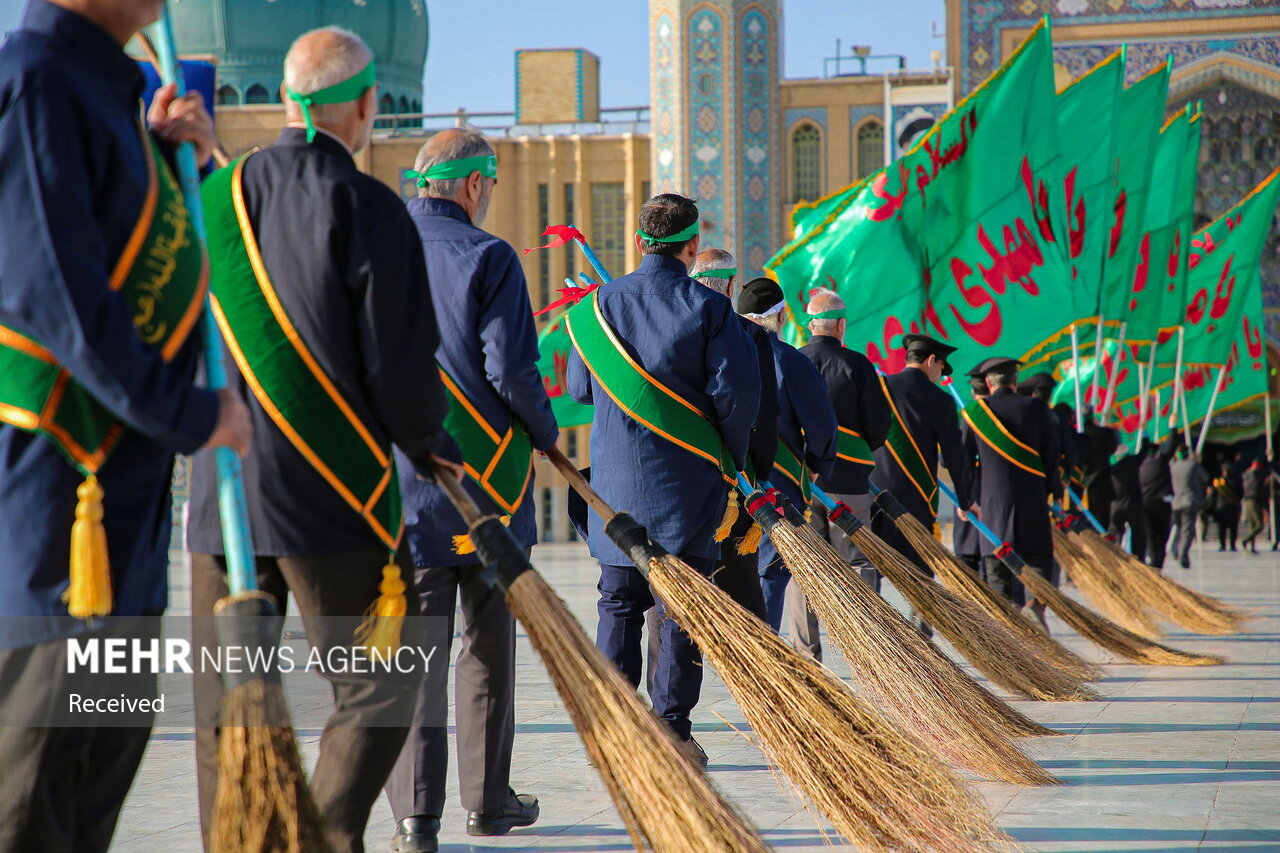 آیین جاروکشی خادمان مسجد مقدس جمکران