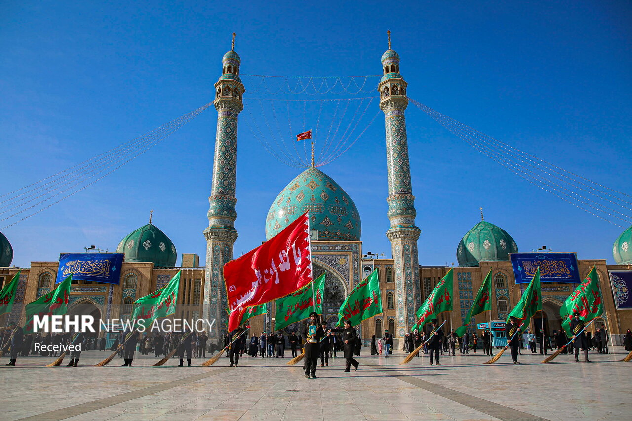 آیین جاروکشی خادمان مسجد مقدس جمکران