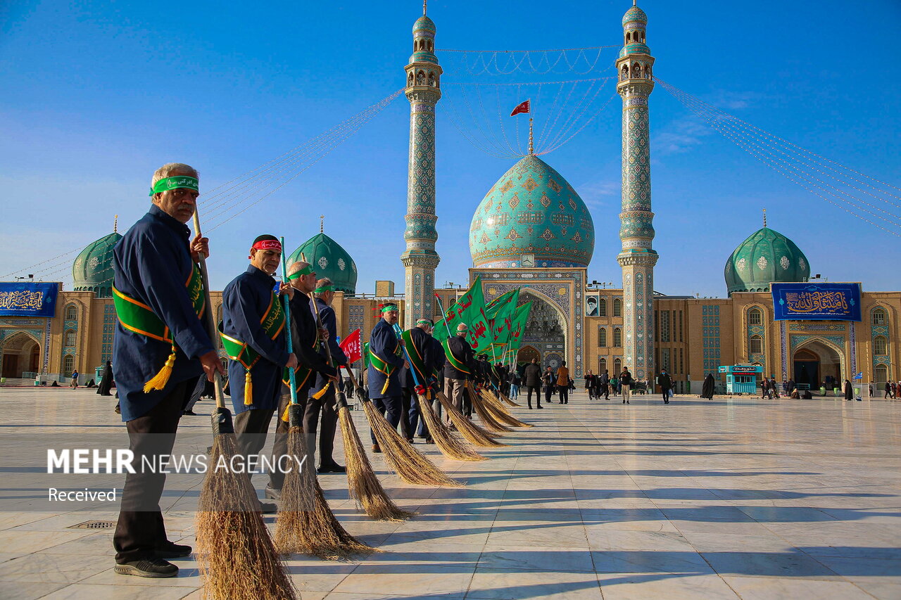 آیین جاروکشی خادمان مسجد مقدس جمکران