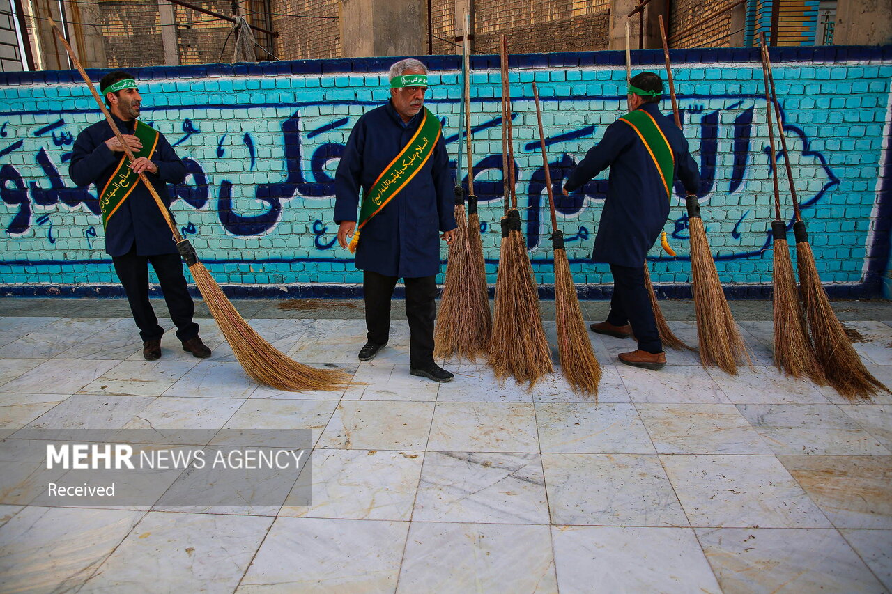 آیین جاروکشی خادمان مسجد مقدس جمکران