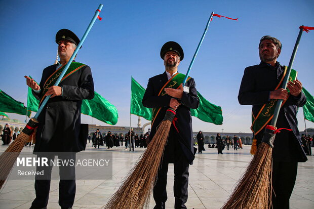 آیین جاروکشی خادمان مسجد مقدس جمکران