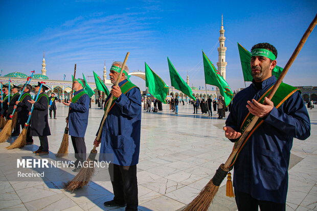 آیین جاروکشی خادمان مسجد مقدس جمکران