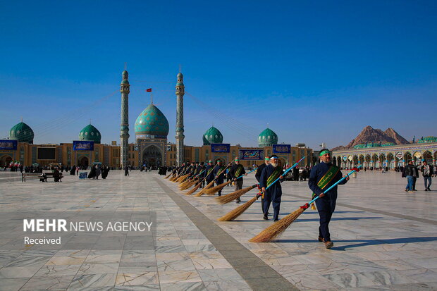 آیین جاروکشی خادمان مسجد مقدس جمکران