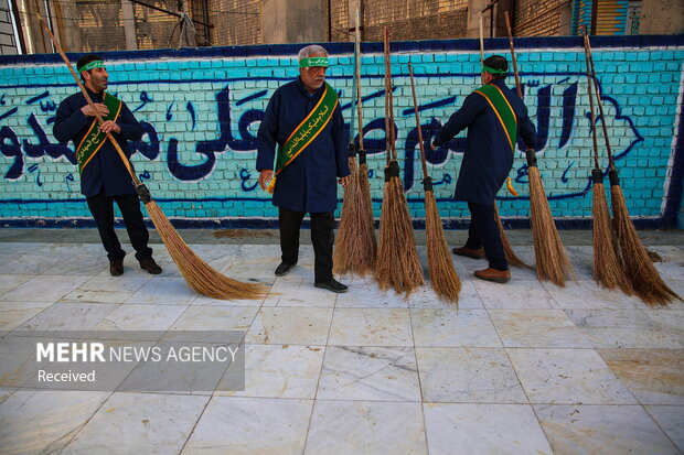 آیین جاروکشی خادمان مسجد مقدس جمکران