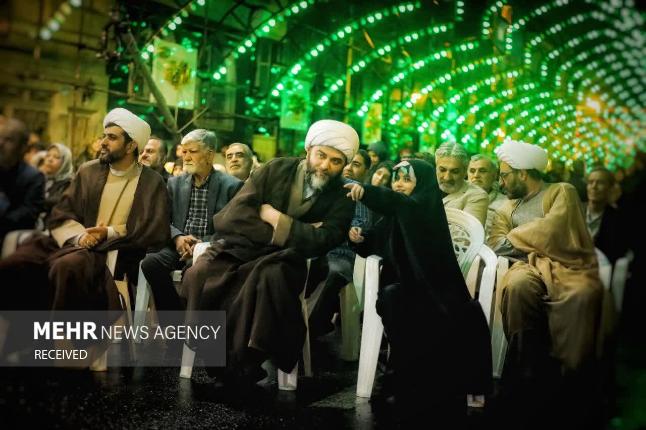 حجت‌الاسلام محمد قمی در جشن مردمی نیمه شعبان در محله نیروهوایی شرق تهران حضور یافت