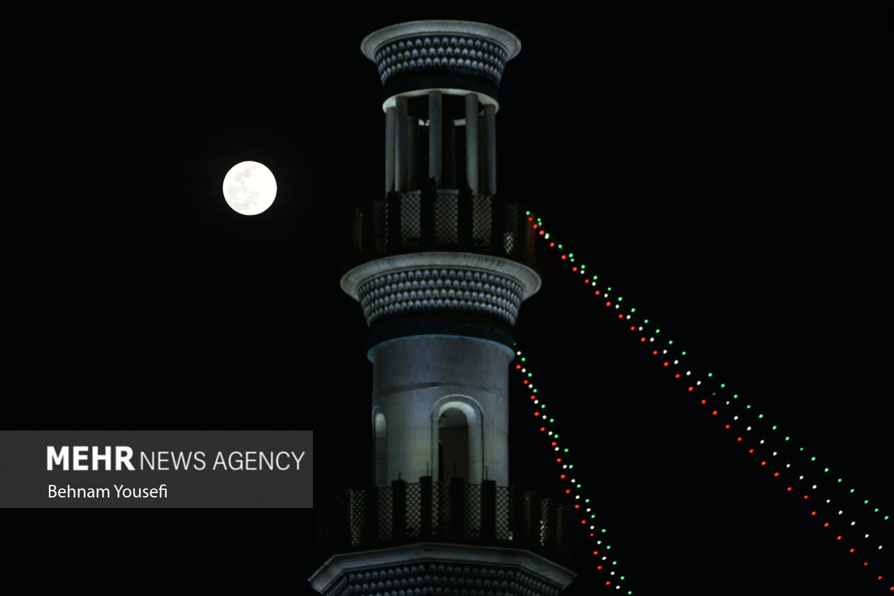 مسجد جمکران در شب نیمه شعبان