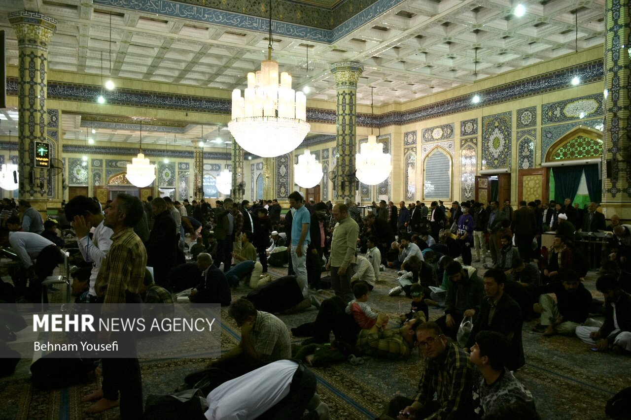 مسجد جمکران در شب نیمه شعبان