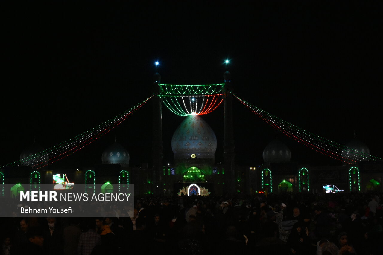 مسجد جمکران در شب نیمه شعبان