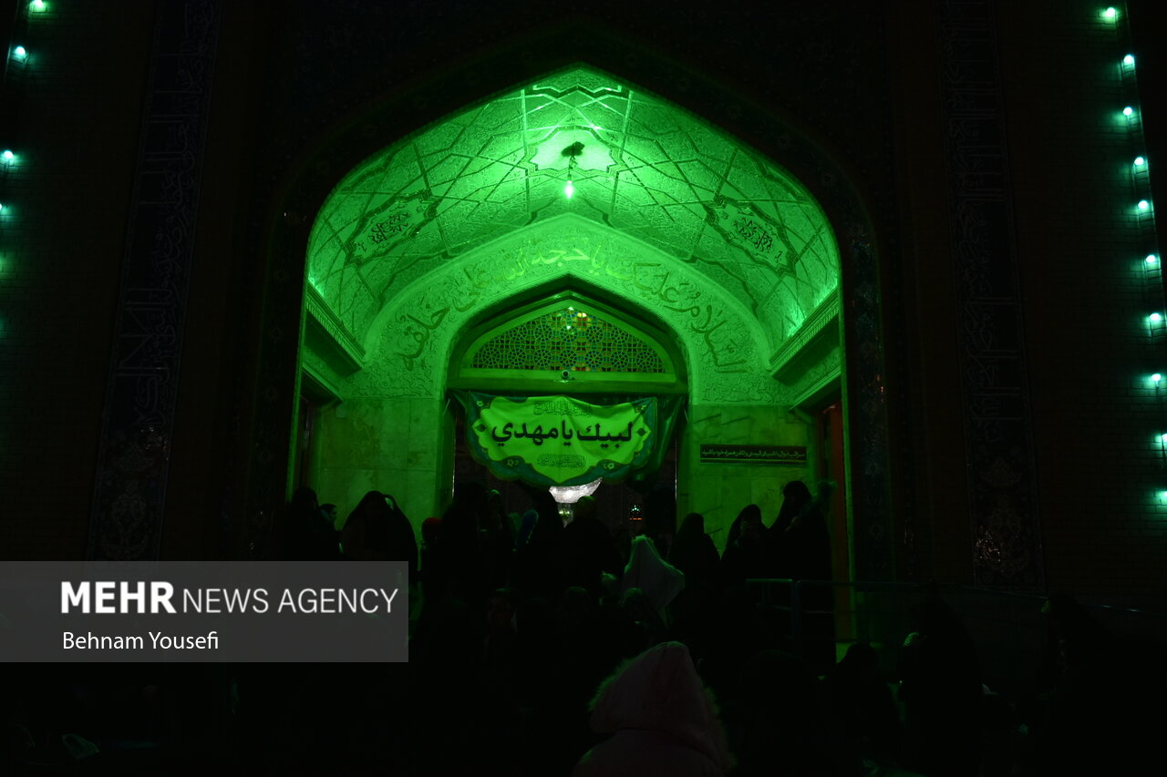 مسجد جمکران در شب نیمه شعبان