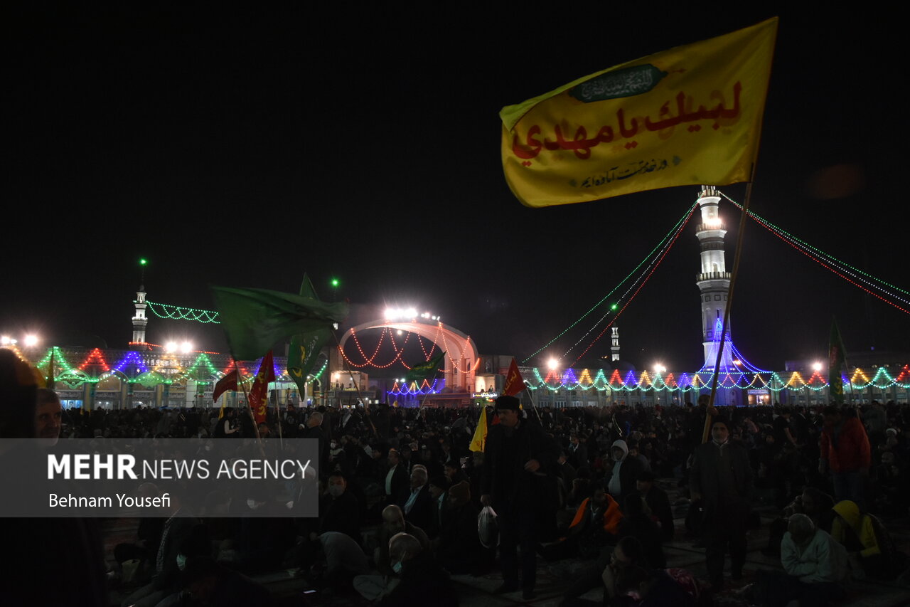 مسجد جمکران در شب نیمه شعبان