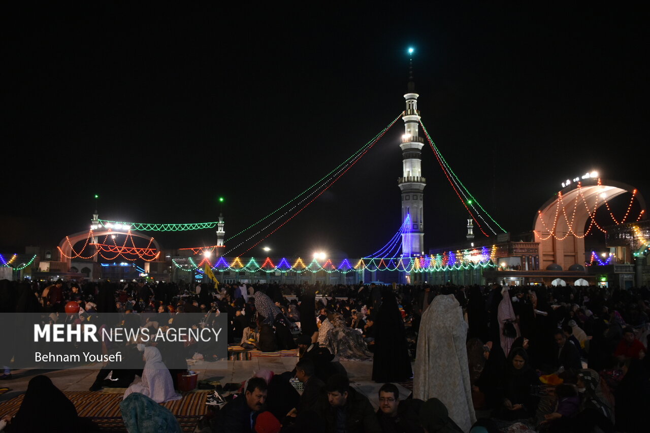 مسجد جمکران در شب نیمه شعبان