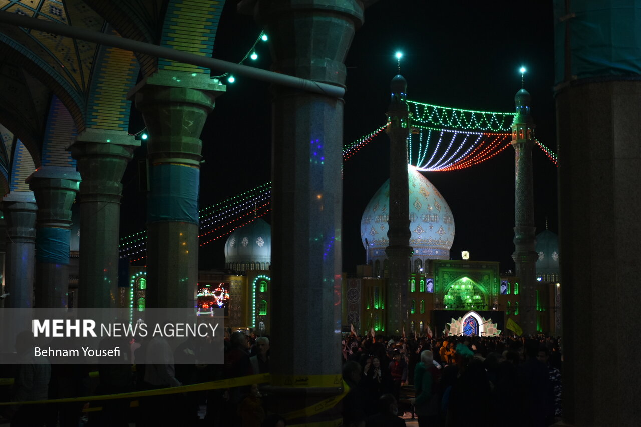 مسجد جمکران در شب نیمه شعبان