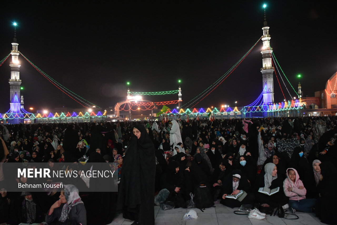 مسجد جمکران در شب نیمه شعبان