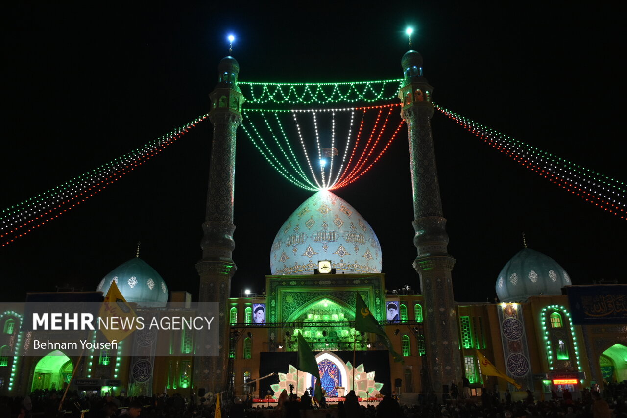 مسجد جمکران در شب نیمه شعبان