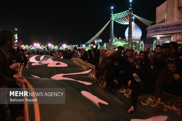 مسجد جمکران در شب نیمه شعبان